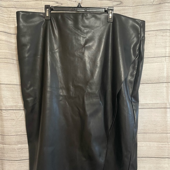 Lularoe Elegant Faux Leather Cross Over Slit Plus Size Pencil Skirt NEW w Tags - Picture 1 of 4